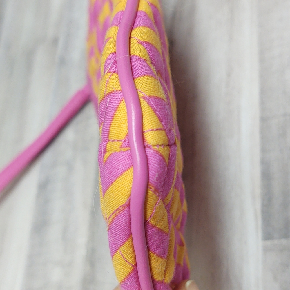 Vera Bradley~Trimmed Wristlet~Ziggy Zags - Picture 6 of 7